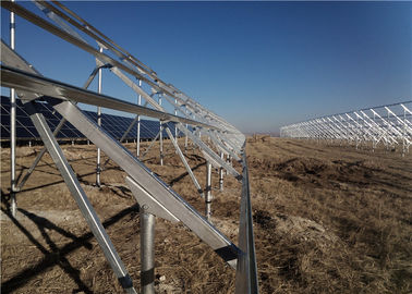 คุณภาพ 1.4KN/M2 Ground Mount Solar Racking Systems , Framed Solar Power Energy System โรงงาน
